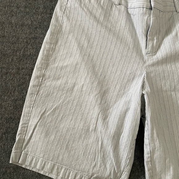 Dockers Women’s Ideal Fit Striped Chino Shorts ( 10 ) - Picture 3 of 9